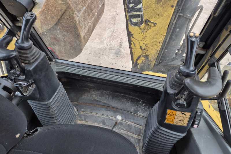 OmecoHub - Immagine NEW HOLLAND LB115B